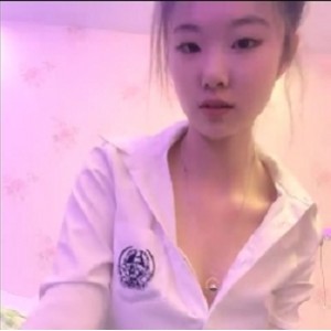 91论坛『小熊維尼呀』美少女私拍