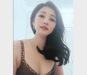 气质完美御姐直播秀，熟女风情万种颜值在线