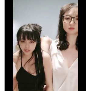 幸福眼镜哥双F少F自拍25分钟视频
