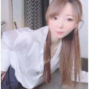 转载搬运人气樱花妹-yuipeachpie-of新宾馆弄秘书[1V+1.86G][百度盘]