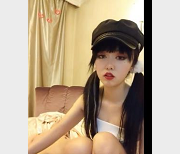 女王美腿教育:花式用脚自拍高跟鞋JK空姐3.6G共29部