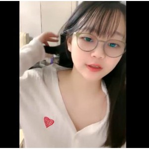 半糖主播猫猫兔：1V2.8G直播录制视频，舞蹬美少女桃子的舞蹈秀