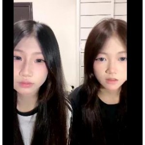 大学生闺蜜馒头小特写车衣道具秀，颜值嫩妹学生魅力无限