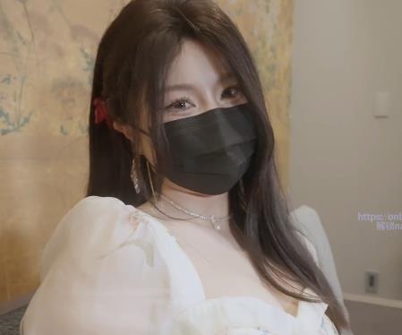 优质蜜汁尤物娜娜nana_taipei12月12日新作-女友J换，时长45分，1.9G，Q弹小馒头唯美系，美美黑丝诚意自拍