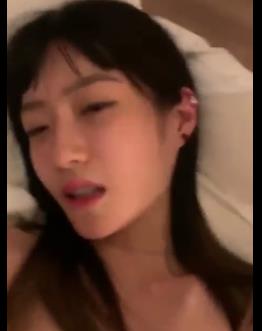 学生妹自拍资源：8分钟视频露脸呼喊声，小姐姐的真实展现