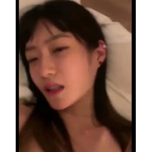 学生妹自拍资源：8分钟视频露脸呼喊声，小姐姐的真实展现
