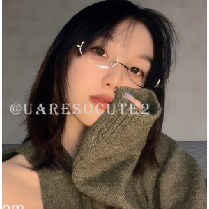 眼镜娘uaresocute土豪爸爸圈养的气质女神，62个视频+137张图片，总560.49MB，21分23秒视频时长，含声音