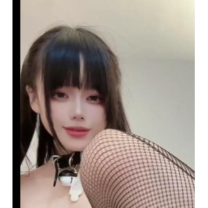 抖音网红小花花定制坐桩视频，时长短小观看舒适，COS车衣表演精彩下载