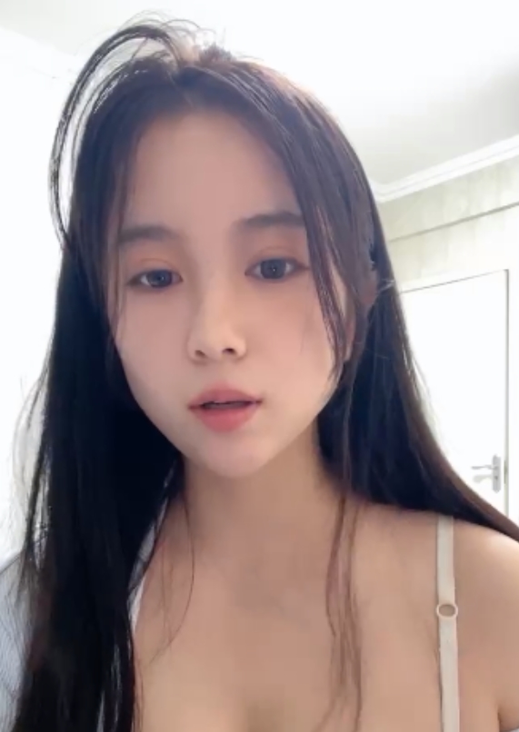00后小姐姐魅力无限，柔软酥球引人心动，打包视频4.4G，百度盘等你来探索