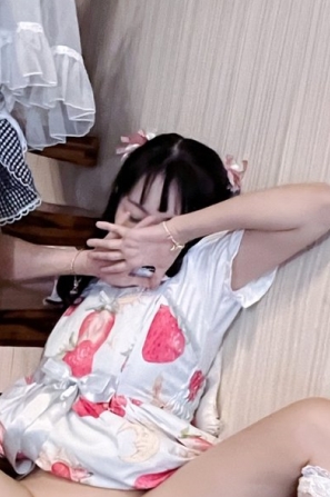 拜金女神贝贝:反差生活大揭秘,1338张照片54个视频全方位展示