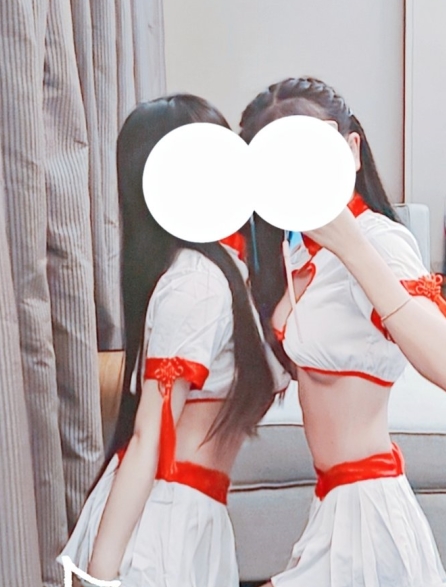 拜金女神贝贝:反差生活大揭秘,1338张照片54个视频全方位展示