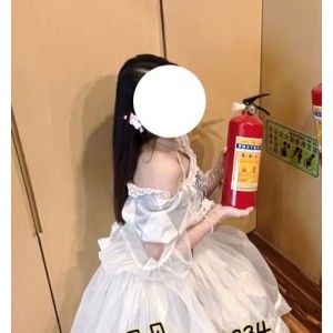 拜金女神贝贝：反差生活大揭秘，1338张照片54个视频全方位展示