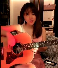 音乐才女网红鲍鲍自拍吉他视频合集[5V-1.3G]