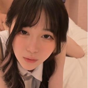 FC2希娜自拍18岁首秀，时长18分钟，1V-1.2G，姨妈惊现，收藏量高达18W+下载