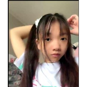 勇敢的小姑凉L莉白：素颜抖音自拍5小时视频，包包战绩展示，颜值年龄不挡观看