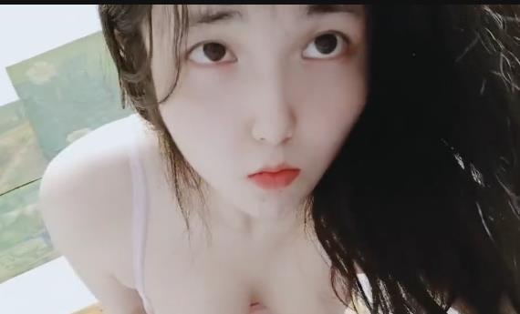 可爱小妹xiaoe超严重X瘾症合集,52V9.2G精彩视频,475张独特自拍,私发福利与故事编排,尽享视觉盛宴!