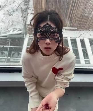 白领美女孙M瑶被包Y吞金的日子27V1.3G