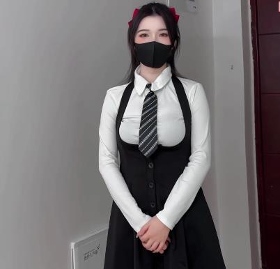 电竞陪玩狐不妖最新合集1V799M，热爱电竞自拍