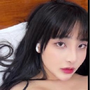 yuumeilyn私拍合集火辣OF版32部1.7G动人