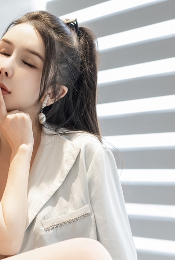 潘娇娇李丽莎百合超清合集9v91p2.8G推特限定