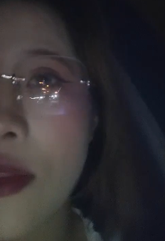眼镜美女搭讪车阵视频1V361M