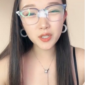 叭嗦御姐57部眼镜作品48.6g推特优质