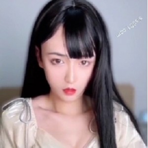 震惊黑丝柔弱伪娘，给力展示玩具摆拍，水泉涌动