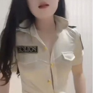 快手玫瑰888优质美妇有尺度道具私拍51V珍藏7.8G丰盈身段