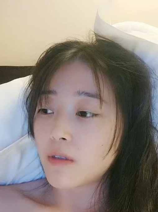 清纯学生纯纯乖乖私密分享10V9.1G云盘展示甜美可人