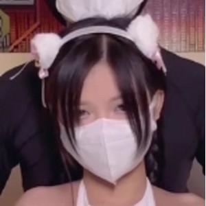 青涩女友喵喵服私拍视频2部1.29G无屏障深入互动