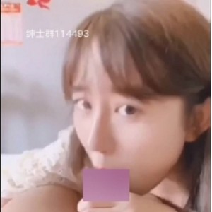 校园球场极限展示狐尾少女被围观1部171M太敢玩了